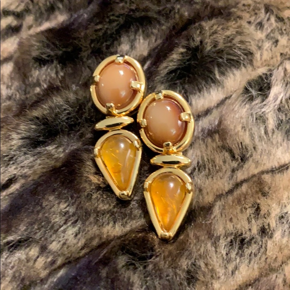 💜💜💜 3/$30 Amber earring in gold metal. #A87